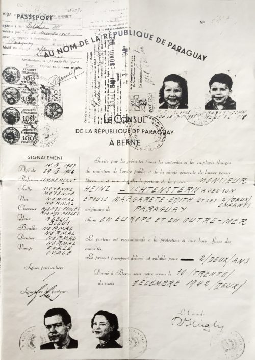 <p>Paragwajski paszport rodziny Lichtenstern</p>
