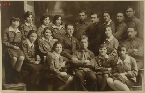 <p>Young Jews in 1930s Poland, probably members of the Gordonia movement. Arie Liwer (center).</p>
<p><small>Courtesy of the Ghetto Fighters’ House Archives, Israel</small></p>
